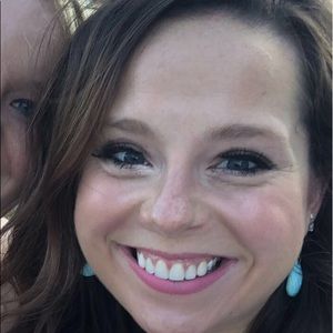 Meet your Posher, Caitlin
